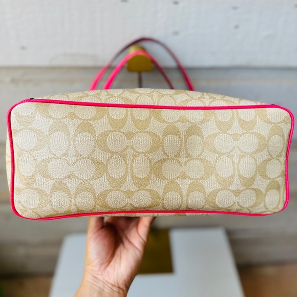 COACH monogram shoulder bag - Picture 10 of 17